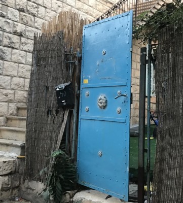 Safed BlueDoor Oct 09 10 03 02 AM - The Crossover Project